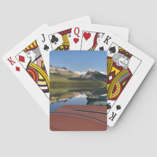 Boote, die am Ufer des Maligne Lake geparkt sind, Spielkarten