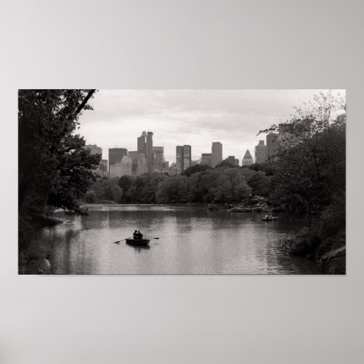 Boote im Central Park NYC Friedlich Black & White Poster (Vorne)