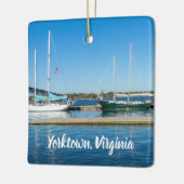 Boote im York River durch Yorktown Keramikornament (Links)