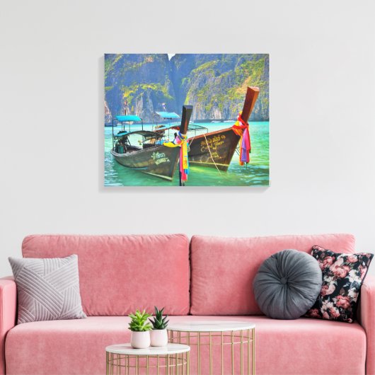 Boote in der Maya Bay Leinwanddruck (Insitu (Wohnzimmer))