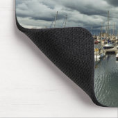 Boote in einem Hafen Mousepad (Ecke)