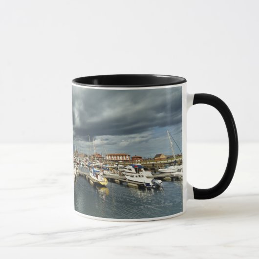Boote in einem Hafen Tasse (Rechts)