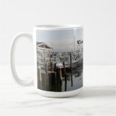 Boote in einem Jachthafen in Niantic Connecticut Kaffeetasse (Links)