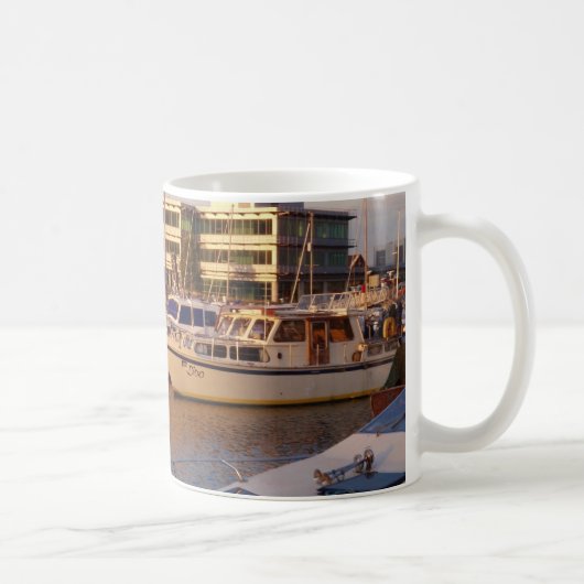 Boote in einem Jachthafen Kaffeetasse (Rechts)