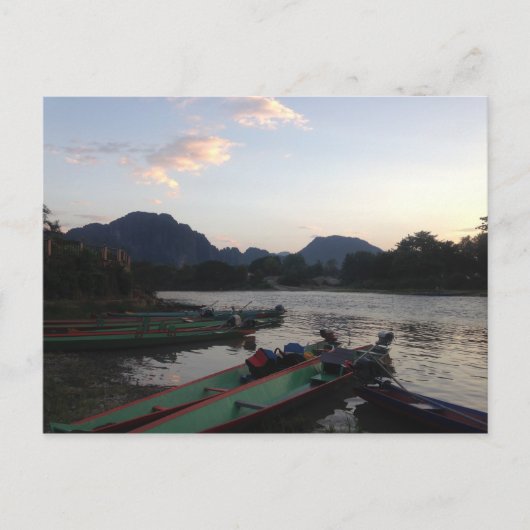 Boote in Vang Vieng Postkarte (Vorderseite)
