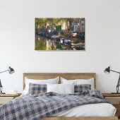 Boote und Gebäude entlang des Kanals, Leinwanddruck (Insitu (Schlafzimmer))