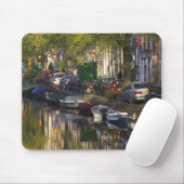 Boote und Gebäude entlang des Kanals, Mousepad (Mit Mouse)