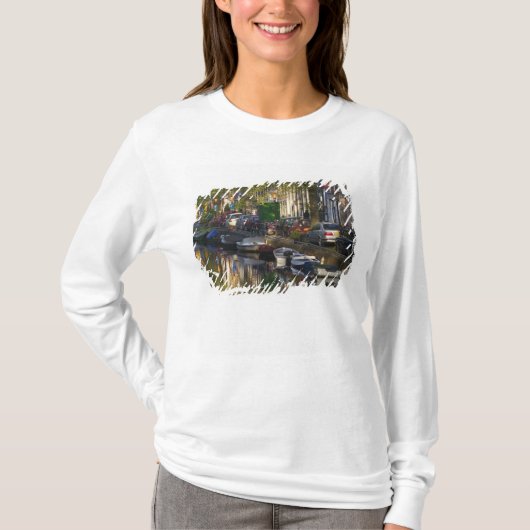 Boote und Gebäude entlang des Kanals, T-Shirt (Vorderseite)