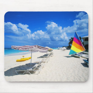 Boote und Strand-Stühle Mousepad