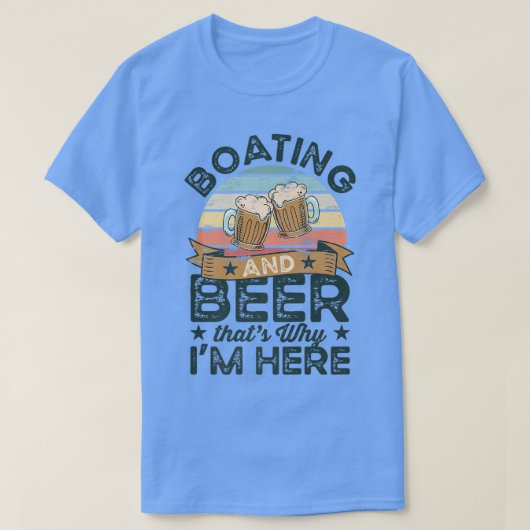 Bootfahren und Bier, deshalb bin ich hier Funny  T-Shirt (Design vorne)