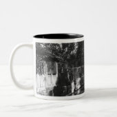 Bootfahrt auf dem Fluss Gera in Erfurt Zweifarbige Tasse (Links)