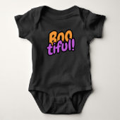 BOOtiful — Halloween-Blasen-Lettern Baby Strampler (Vorderseite)