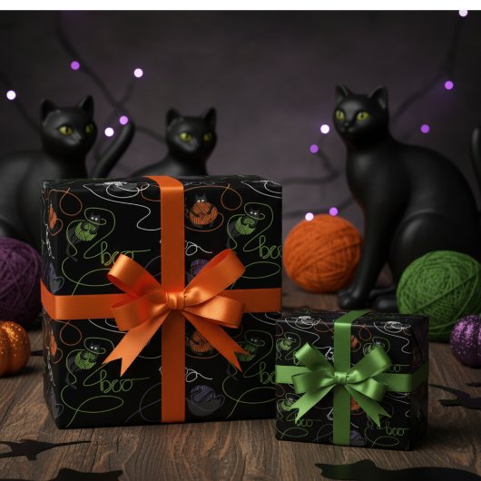 Bootigezähmtes Schwarzes Katzen und GarnHalloween Geschenkpapier