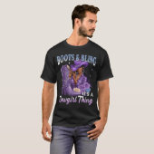 Boots and Bling Its a Cowgirlhing Purple Western M T-Shirt (Vorne ganz)