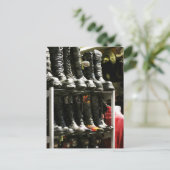 Boots Galore auf Camden Markets, London Postcard Postkarte (Stehend Vorderseite)