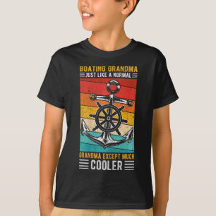 Bootsfahrende Oma genau wie eine normale Oma boots T-Shirt