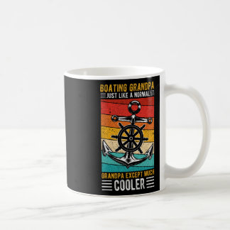 Bootsfahrender Opa, genau wie ein normaler Opa bei Kaffeetasse