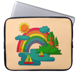 Bootslandschaft unter Sonnenwolken und Regenbogen Laptopschutzhülle