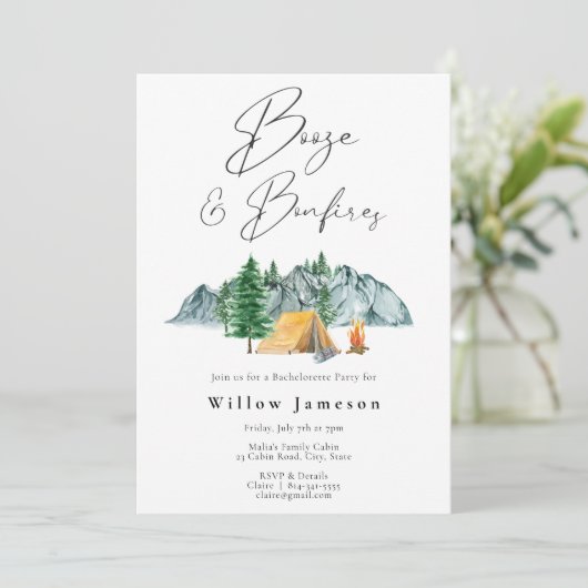 Booze and Bonfire Bachelorette Camping Einladung (Stehend Vorderseite)