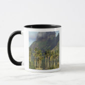 Bora Bora, Französisch-Polynesien Wasserfront-Szen Tasse (Links)