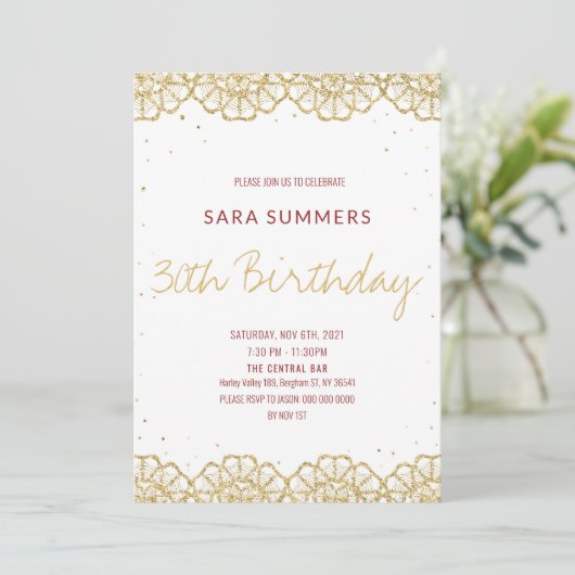 Bordeaux-Crochet-Laserschnitt-Stil aus Gold Glitze Einladung (Stehend Vorderseite)