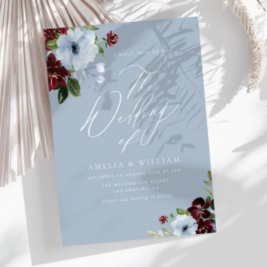 Bordeaux-Hochzeit mit blauen Blumen Einladung