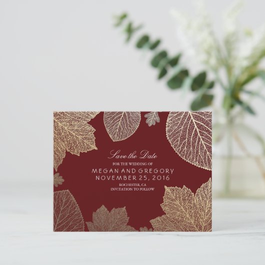 Bordeaux- und Goldfische fallen Save the Date Ankündigungspostkarte (Stehend Vorderseite)