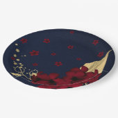 bordeauxfarbene Blume goldene Blätter marineblau Pappteller (Schrägansicht)