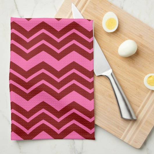 Bordeauxrot Pink Chevron Zickzack-Muster Geschirrtuch (Viertel Falte)