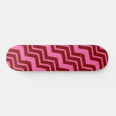 Bordeauxrot Pink Chevron Zickzack-Muster Skateboard (Horizontal)