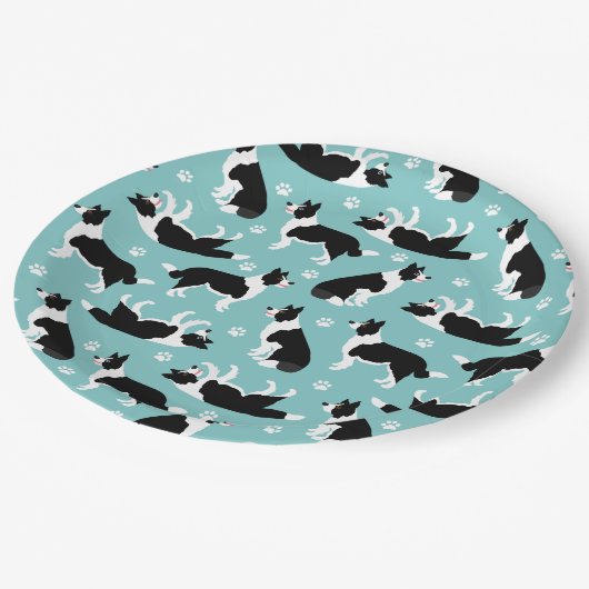 Border Collie and Paw Print Pappteller (Schrägansicht)