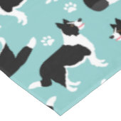 Border Collie and Paw Print Tischdecke (Schrägansicht)