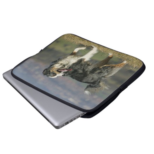 Border-Collie, die 2 keucht Laptopschutzhülle (Vorne Knopf)