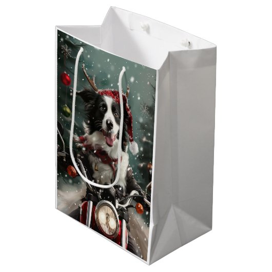 Border Collie Dog Reiten Motorrad Weihnachten Mittlere Geschenktüte (Vorderseite Schrägansicht)