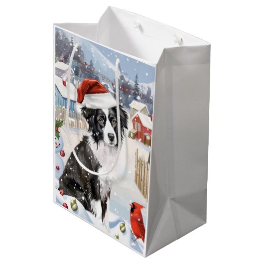 Border Collie Dog Winter Wunderland Weihnachtsfreu Mittlere Geschenktüte (Rückseite Schrägansicht)