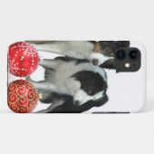 Border Collie Hunde mit Red Christmas Ornaments Case-Mate iPhone Hülle (Rückseite (Horizontal))