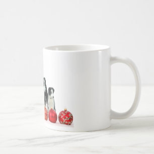 Border Collie Hunde mit Red Christmas Ornaments Kaffeetasse
