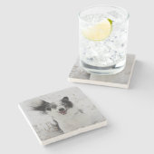 Border Collie in Montana Schnee. Steinuntersetzer (Seitenansicht)