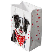 Border Collie Red Heart Bandana Weihnachten Mittlere Geschenktüte (Rückseite Schrägansicht)
