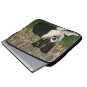 Border-Collie-Welpe mit Blatt im Mund Laptopschutzhülle (Vorne Knopf)