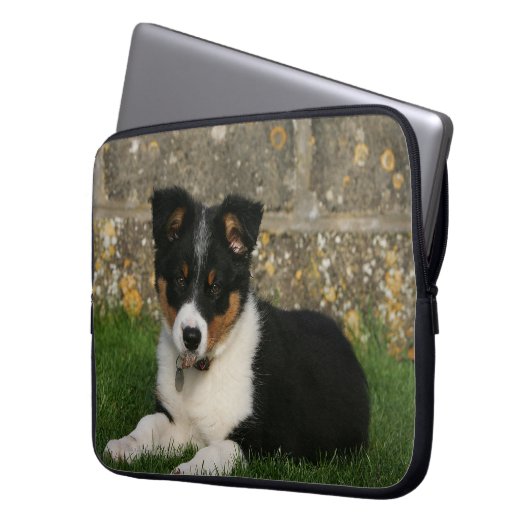 Border-Collie-Welpe mit Blatt im Mund Laptopschutzhülle (Vorderseite Links)