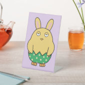 Bored Bunny Chick 02 Sockelschild (In SItu)