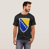 Bosnia Vintage Emblem Flag Proud Bosnian T-Shirt (Vorne ganz)