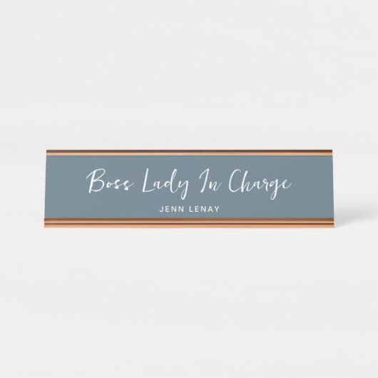 Boss Lady Dusty Blue Gold Office Personalisiert Schreibtischnamensplakette (Vorderseite )