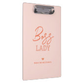 Boss Lady Modern Pink Orange Script Herz Monogram Klemmbrett (Rechts)