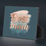Boss Mama Trendy Kupfer Aquamarine Aquarellfarben  Fotoplatte<br><div class="desc">Boss Mama Trendy Kupfer Aquamarine Wasserfarbe Typografie Zitat mit Aquarellpinsel Pinselstriche Hintergrund, und Imitate Glitzer Folie Text. Macht ein perfektes Geschenk für Mama am Muttertag, Geburtstag oder Urlaub, für junge Mütter und Mami zu sein, oder für die Arbeit von Zuhause und selbst gemachten Müttern! In hübsch dunklem aquamarin, rot Rosa,...</div>