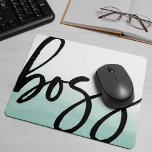 Boss Moderne Typografie Mousepad<br><div class="desc">Zeig ihnen alle,  die Chef sind - oder erinnere dich einfach an dich! — mit unserem niedlichen und modernen typografischen Mauskissen. Stilvolles Design mit schlichter Aquarelltönung in hellgrün mit "Boss" in trendigem,  handgeschriebenem schwarzen Stilmarkierungstext. Macht Spaß für Werbeaktionen,  neue Berufe und Abschluss!</div>