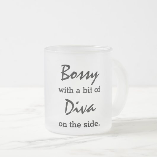 Bossy mit ein bisschen Diva Moderne Mode Mattglastasse (VorderseiteRechts)
