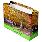 Boston, Massachusetts Fall Foliage Große Geschenktüte (Rückseite Schrägansicht)