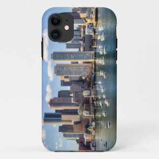 Boston-Skyline von der Ufergegend iPhone 11 Hülle